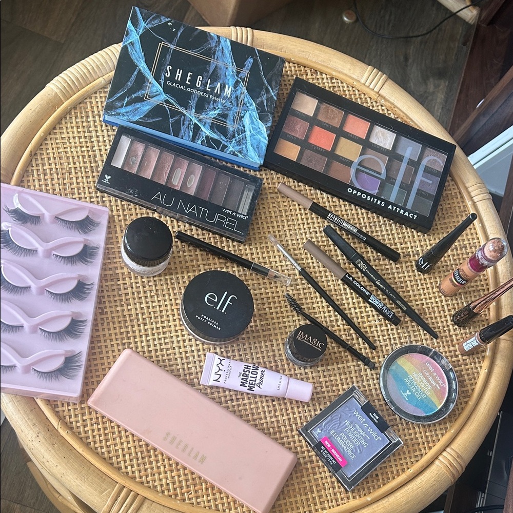 Glam Eyeshadow Palette - Blue and Black Shades